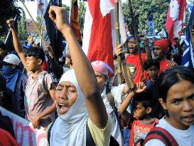 Students demonstrate near Suharto's home in Jakarta